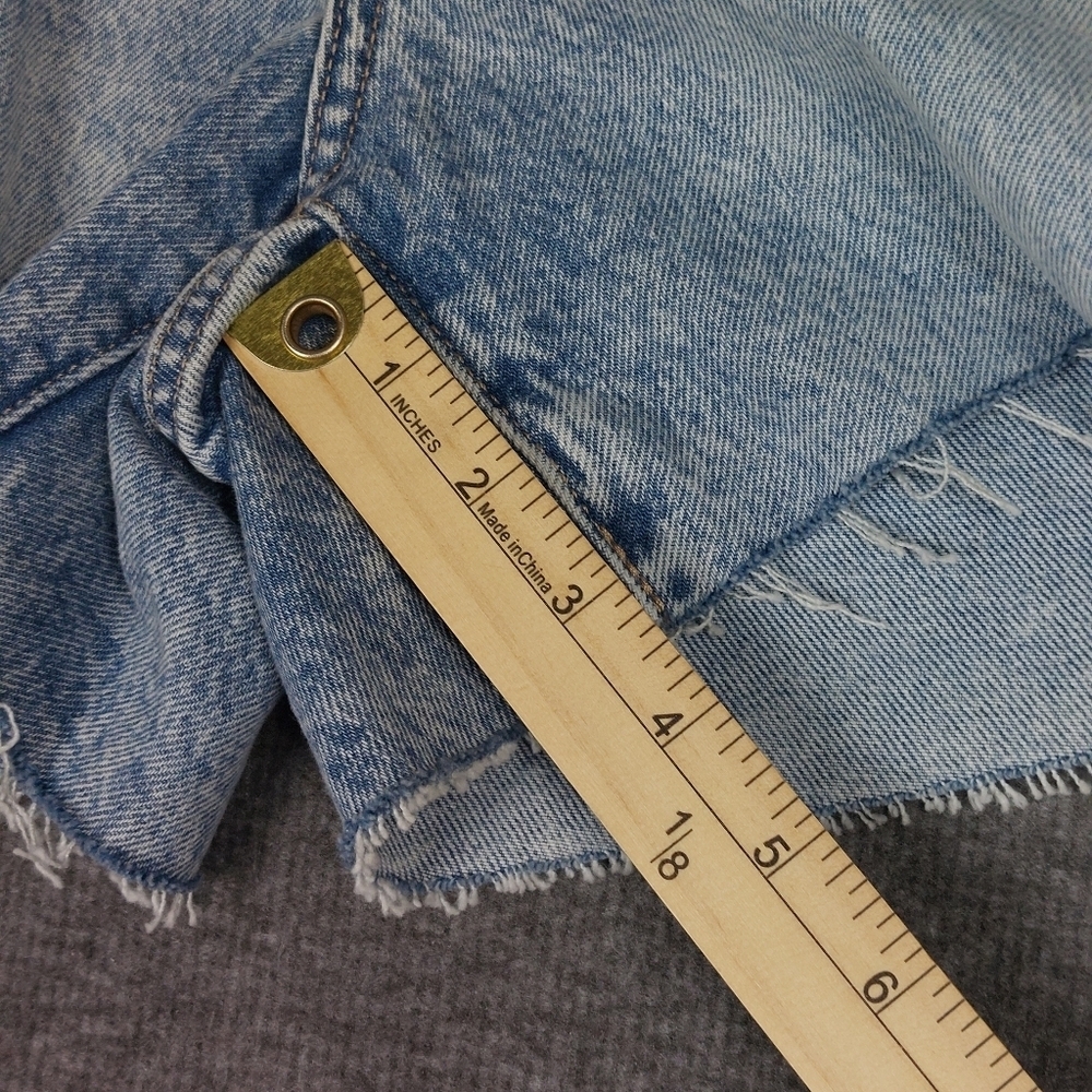 EXPRESS JEANS WOMENS BLUE BOYFRIEND MIDI ACID WASH DISTRESSED DENIM SHORTS SZ 0 - Picture 4 of 10